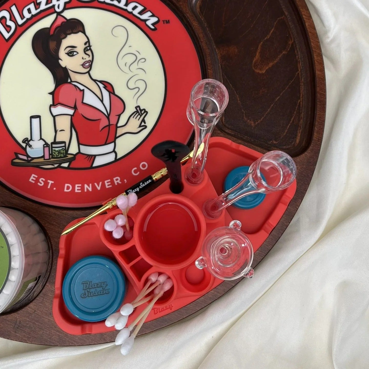 Blazy Susan Deluxe Dab Station with organized compartments for dab tools and accessories on a sleek surface.