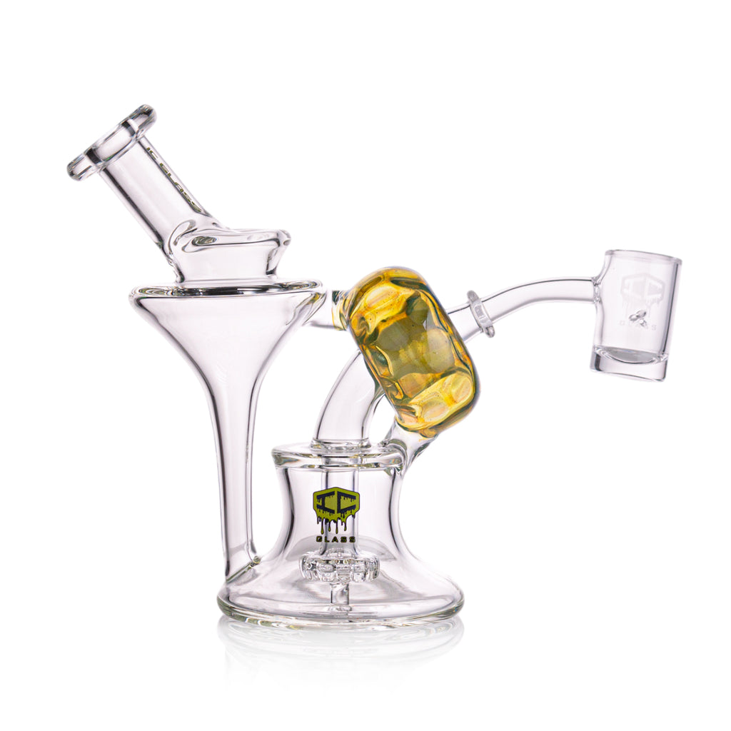 Close-Up of 45° Quartz Banger on Donut Recycler Dab Rig