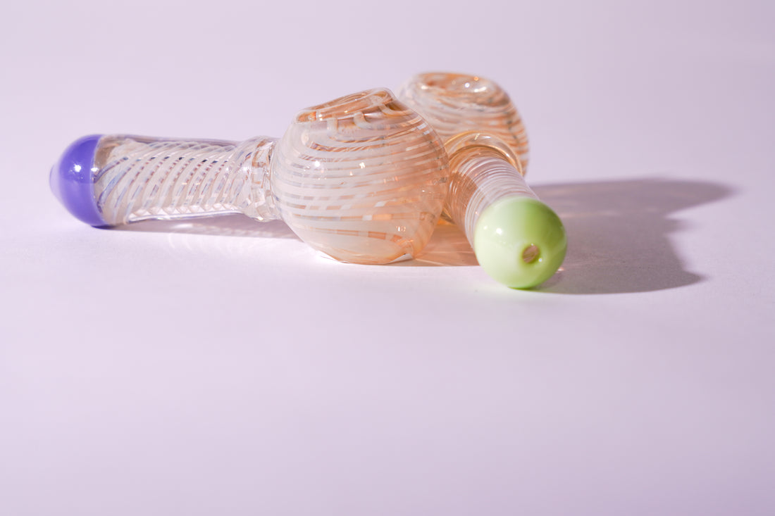 Swirl Glass Hand Pipe with Built-in Screen | HP361 – Wholesale Smoking Accessories